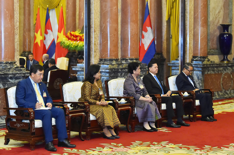 Đoàn đại biểu Campuchia tham dự hội kiến.