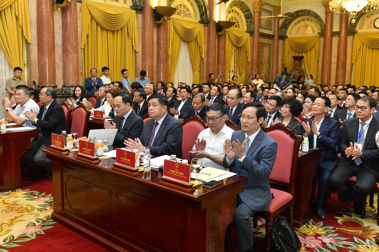 Đại biểu dự buổi gặp mặt. Đại biểu dự buổi gặp mặt.