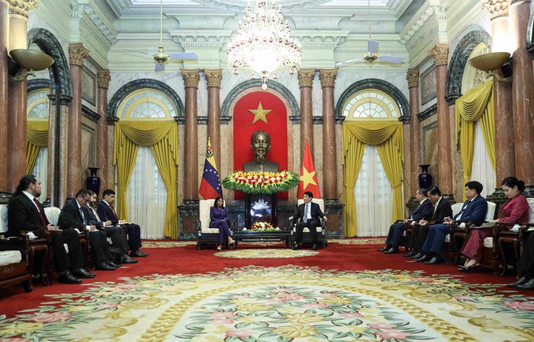 Chủ tịch nước Lương Cường tiếp Phó Tổng thống Thường trực Cộng hòa Bolivar Venezuela Delcy Rodriguez Gomez.