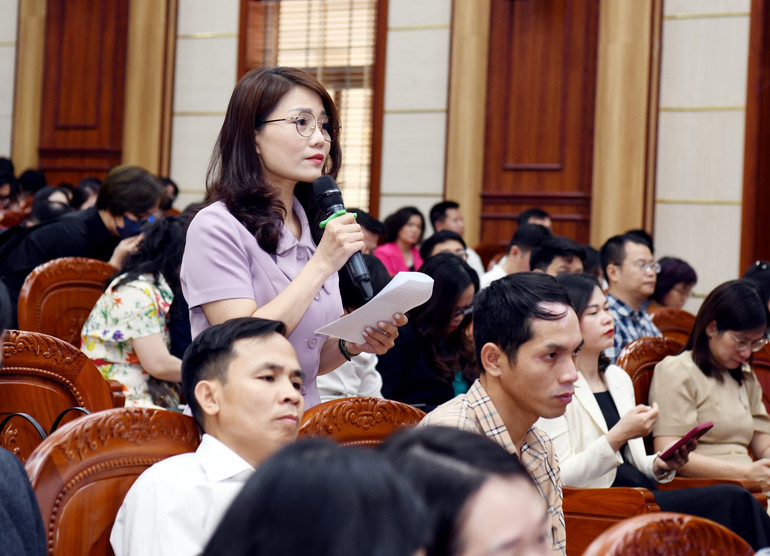 Đại diện doanh nghiệp phát biểu về gắn kết đào tạo với thực tiễn