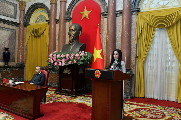 Doanh nhân Lê Nữ Thùy Dương phát biểu. Doanh nhân Lê Nữ Thùy Dương phát biểu.