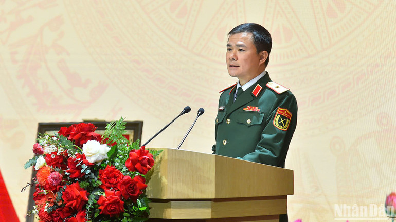 Thiếu tướng Tào Đức Thắng, Chủ tịch kiểm Tổng Giám đốc Tập đoàn Viettel phát biểu tại buổi lễ.