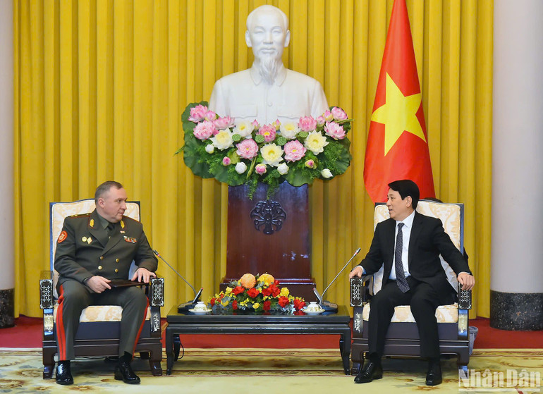 Chủ tịch nước Lương Cường tiếp Bộ trưởng Quốc phòng Belarus Khrenin Viktor Gennadievich.