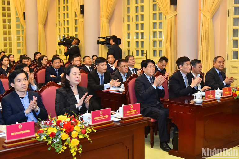 Các đại biểu dự hội nghị.