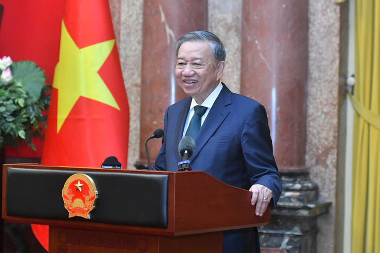 Tổng Bí thư, Chủ tịch nước phát biểu tại buổi gặp mặt. Tổng Bí thư, Chủ tịch nước phát biểu tại buổi gặp mặt.