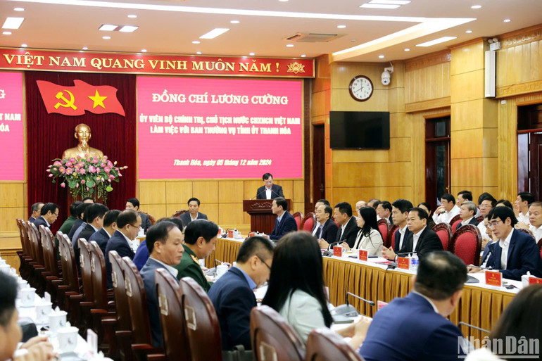 Toàn cảnh buổi làm việc.