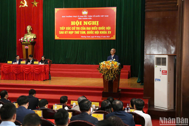 Cử tri nêu kiến nghị. Cử tri nêu kiến nghị.