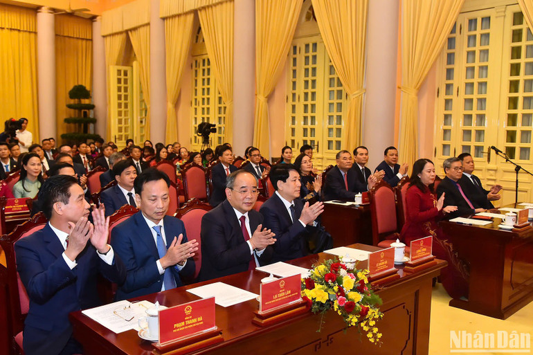 Các đại biểu dự buổi lễ.