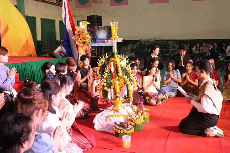 Hơn 300 lưu học sinh đón tết Bunpimay 2025 tại Huế.