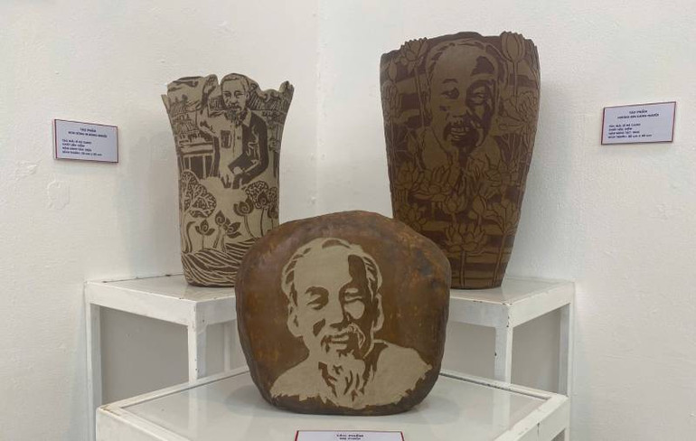 Tác phẩm "Nụ cười" của họa sĩ Lê Bá Cang