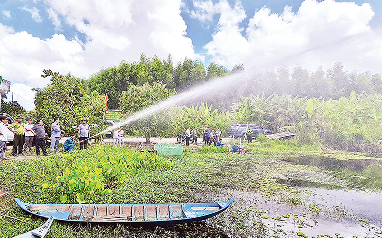 Lãnh đạo tỉnh Cà Mau kiểm tra vận hành thiết bị phòng cháy, chữa cháy tại Vườn Quốc gia U Minh Hạ.