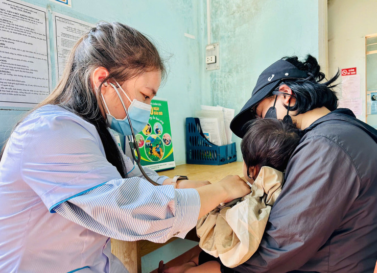 Tiêm vaccine sởi cho trẻ 6 đến dưới 9 tháng tuổi tại địa bàn thành phố Pleiku, tỉnh Gia Lai. Ảnh: Sỹ Tạo