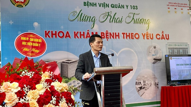 Đại tá, phó giáo sư, tiến sĩ Lương Công Thức, Giám đốc bệnh viện Quân y 103 phát biểu tại buổi lễ khai trương sáng 15/3. (Ảnh: ĐỖ THOA)