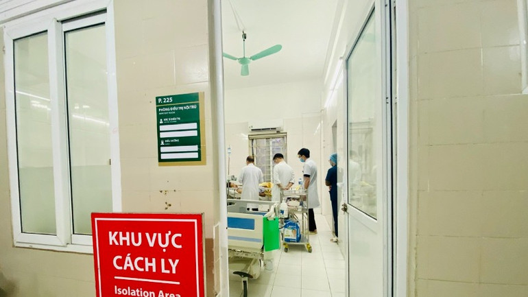 Các cơ sở y tế thực hiện nghiêm túc các hướng dẫn về phòng, chống lây nhiễm chéo trong bệnh viện của Bộ Y tế. (Ảnh: ĐỖ THOA)