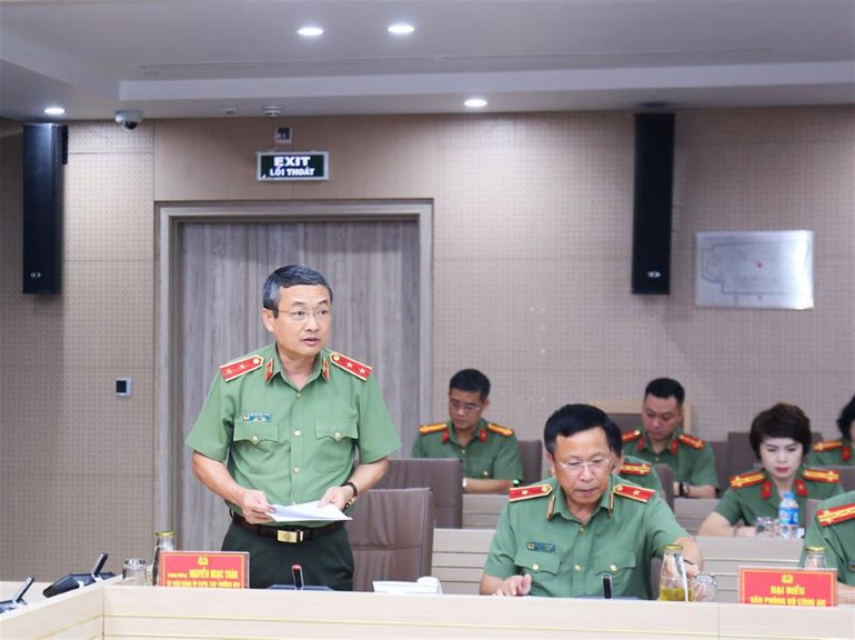 Trung tướng Nguyễn Ngọc Toàn, Cục trưởng Cục Công tác đảng và công tác chính trị báo cáo quá trình triển khai các hoạt động kỷ niệm. Trung tướng Nguyễn Ngọc Toàn, Cục trưởng Cục Công tác đảng và công tác chính trị báo cáo quá trình triển khai các hoạt động kỷ niệm.