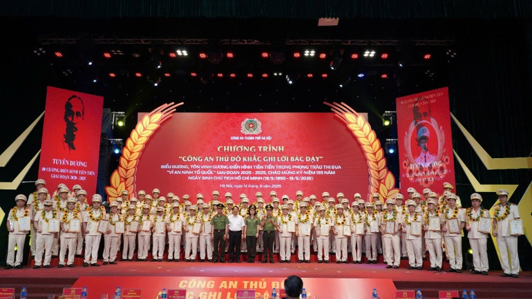 80 điển hình tiên tiến được vinh danh tại chương trình.