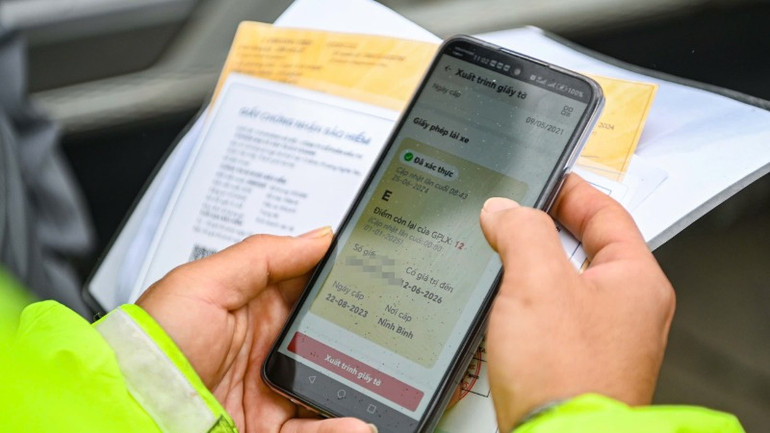 Dự kiến, người dân có thể thực hiện thủ tục yêu cầu cấp, đổi giấy phép lái xe qua dịch vụ công trực tuyến.