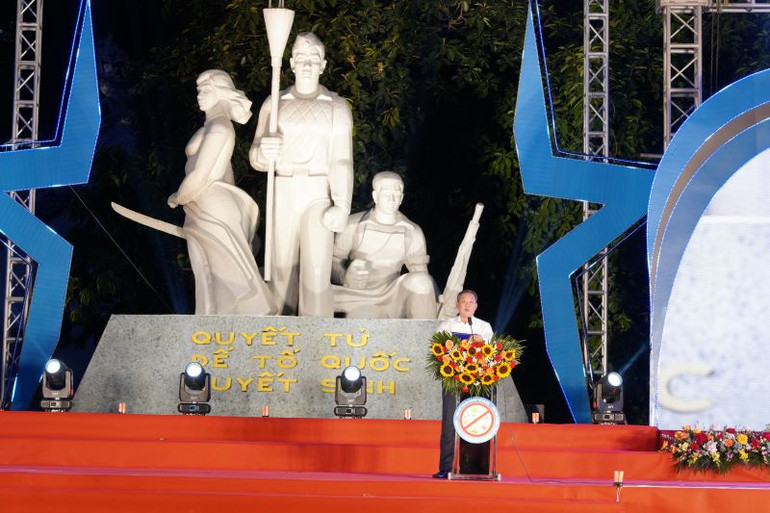 Phó Chủ tịch thường trực Ủy ban nhân dân Thành phố Lê Hồng Sơn phát biểu.