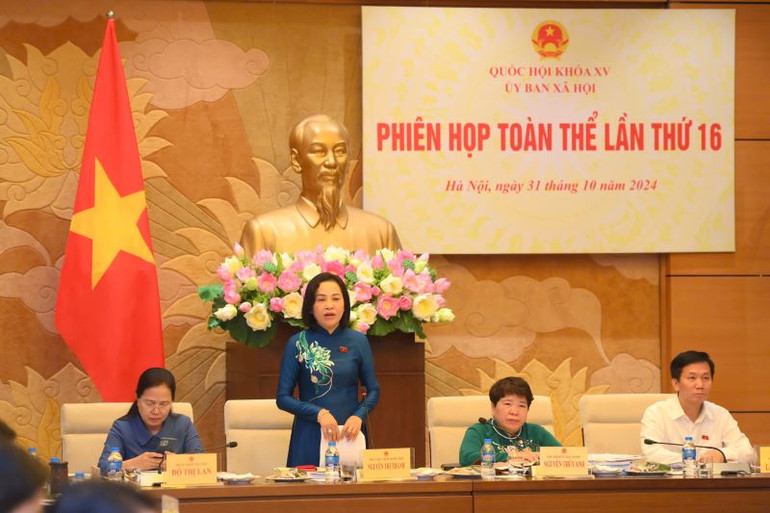 Phó Chủ tịch Quốc hội Nguyễn Thị Thanh chủ trì phiên họp.