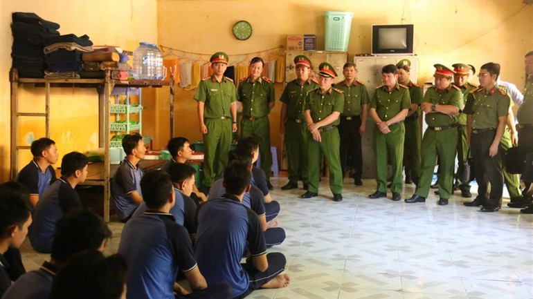 Trung tướng Nguyễn Văn Long, Thứ trưởng Công an khảo sát thực tế tại Cơ sở cai nghiện ma tuý số 1 (xã Tam Lập, Phú Giáo, Bình Dương). Trung tướng Nguyễn Văn Long, Thứ trưởng Công an khảo sát thực tế tại Cơ sở cai nghiện ma tuý số 1 (xã Tam Lập, Phú Giáo, Bình Dương).