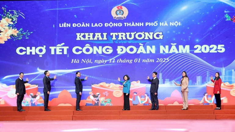 Nhấn nút khai trương Chợ Tết Công đoàn năm 2025. Nhấn nút khai trương Chợ Tết Công đoàn năm 2025.