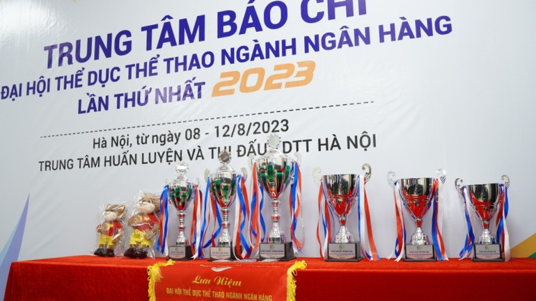 Cúp, biểu trưng và linh vật của Đại hội. Cúp, biểu trưng và linh vật của Đại hội.