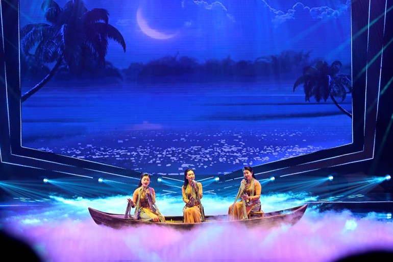 Tiết mục trình diễn tại lễ tổng kết.