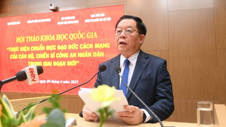 Đồng chí Nguyễn Trọng Nghĩa phát biểu khai mạc hội thảo. Đồng chí Nguyễn Trọng Nghĩa phát biểu khai mạc hội thảo.