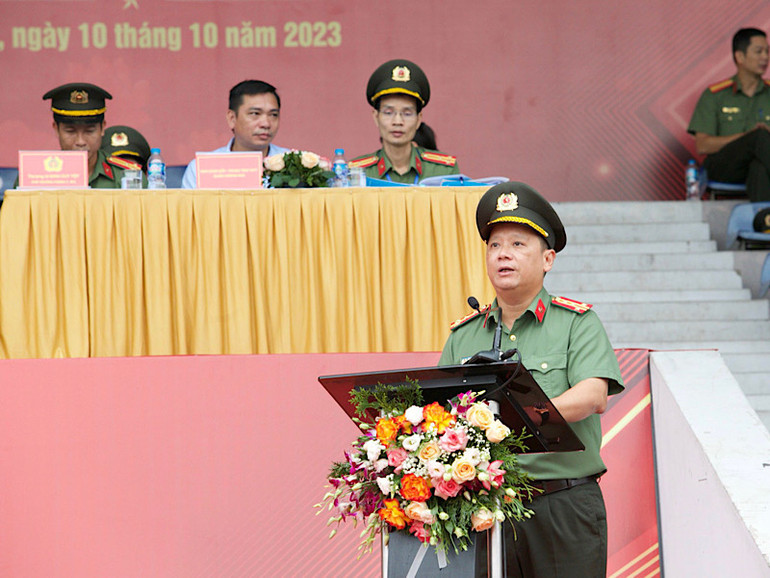 Đại tá Phạm Thanh Hùng phát biểu khai mạc hội thi. Đại tá Phạm Thanh Hùng phát biểu khai mạc hội thi.