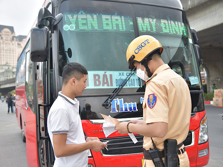 Trong thời gian trước, trong và sau Tết Nguyên đán, lực lượng Cảnh sát giao thông toàn quốc hoạt động khép kín các khung giờ, khép kín địa bàn.