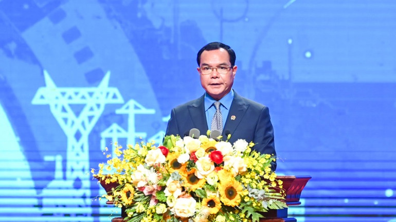 Chủ tịch Tổng Liên đoàn Lao động Việt Nam Nguyễn Đình Khang phát biểu khai mạc. Chủ tịch Tổng Liên đoàn Lao động Việt Nam Nguyễn Đình Khang phát biểu khai mạc.