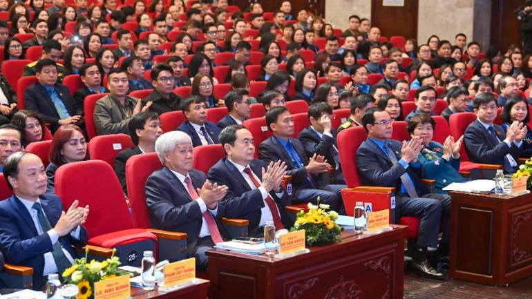 Các đại biểu dự chương trình. Các đại biểu dự chương trình.