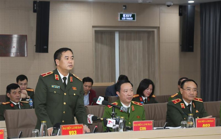 Thiếu tướng Phạm Công Nguyên trả lời tại cuộc họp báo.