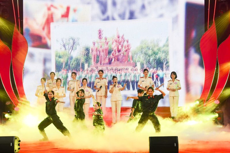 Các tiết mục văn nghệ được chuẩn bị công phu thể hiện tại Lễ khai mạc.