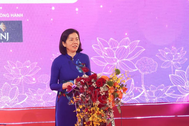 Phó Chủ tịch Trung ương Hội Liên hiệp phụ nữ Việt Nam Nguyễn Thị Minh Hương phát biểu tại buổi lễ.