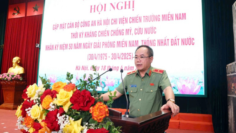 Thiếu tướng Nguyễn Thanh Tùng phát biểu tại buổi gặp mặt.