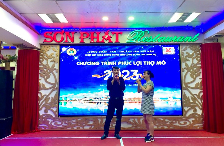 Các đoàn giao lưu văn hóa, văn nghệ.