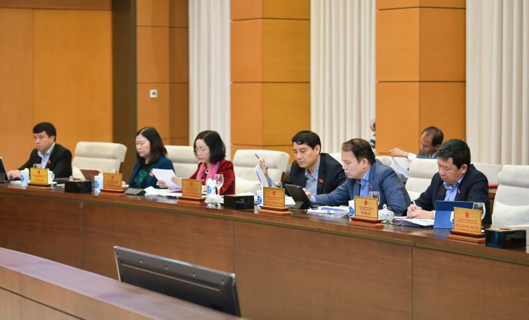 Các đại biểu tham dự phiên họp.