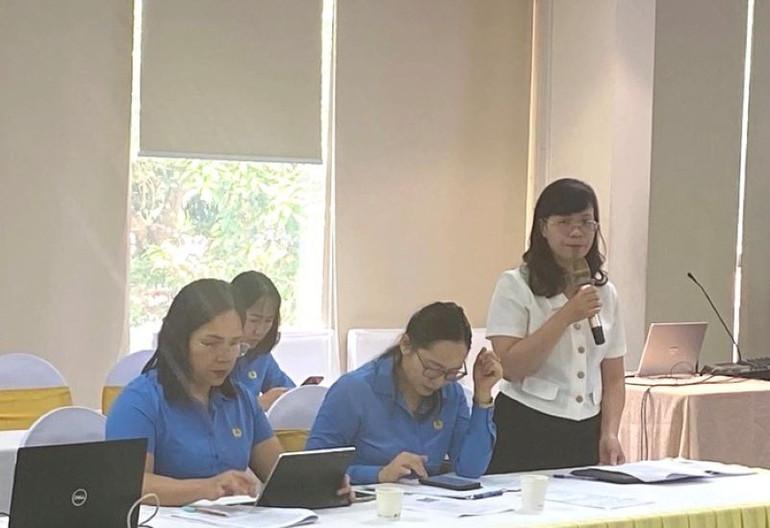 PGS.TS Trần Thị Thuý Lâm góp ý tại hội thảo.