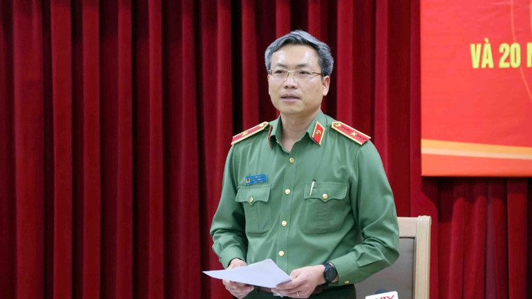 Thiếu tướng Nguyễn Quốc Toản, Chánh văn phòng Bộ Công an, chủ trì họp báo.