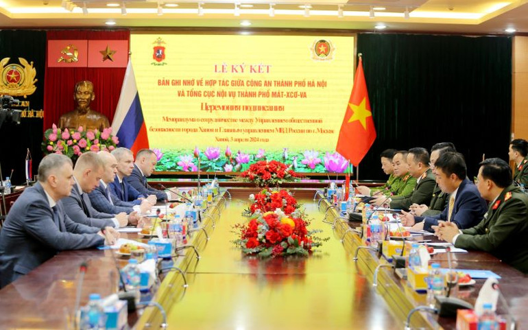 Toàn cảnh buổi làm việc.