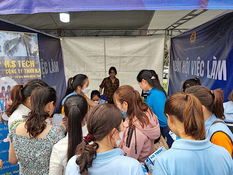 Đông đảo lao động nữ tham gia Ngày hội.
