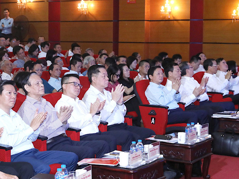 Các đại biểu dự Hội nghị giao ban báo chí.