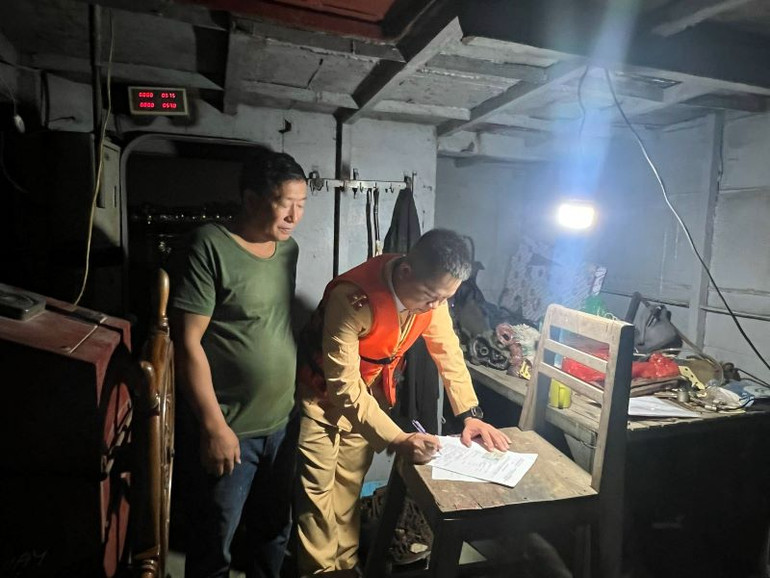 Lập biên bản vi phạm tại chỗ.