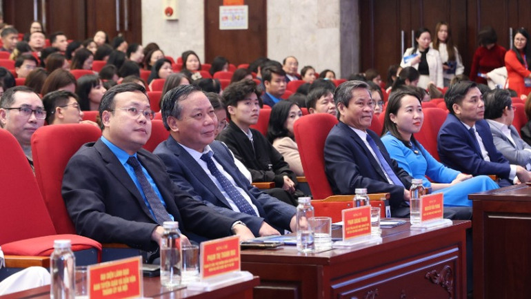 Các đại biểu tham dự chương trình.