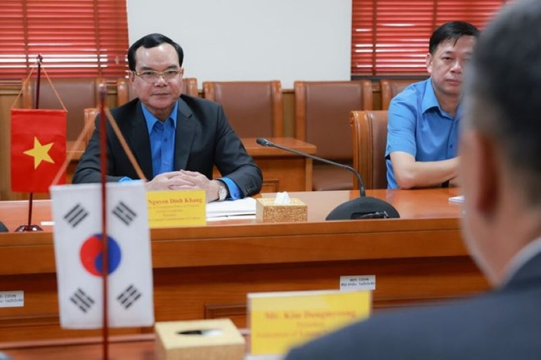 Chủ tịch Tổng Liên đoàn Lao động Việt Nam Nguyễn Đình Khang tại Hội đàm.