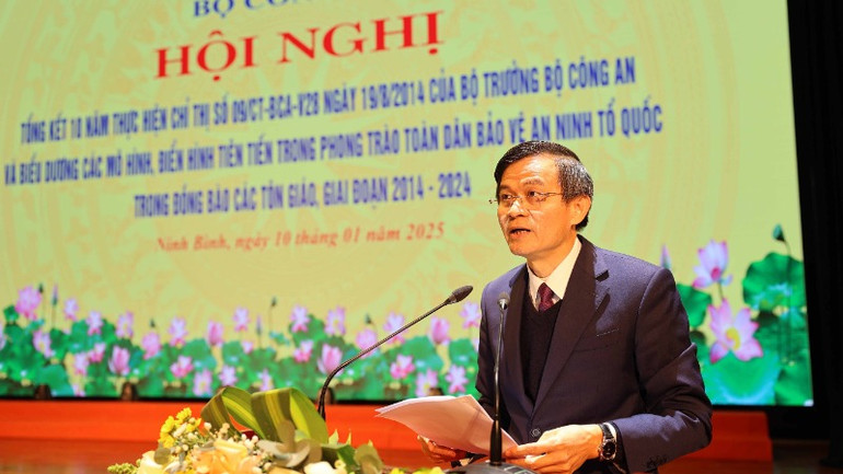 Bí thư Tỉnh ủy Ninh Bình Đoàn Minh Huấn phát biểu chào mừng Hội nghị.