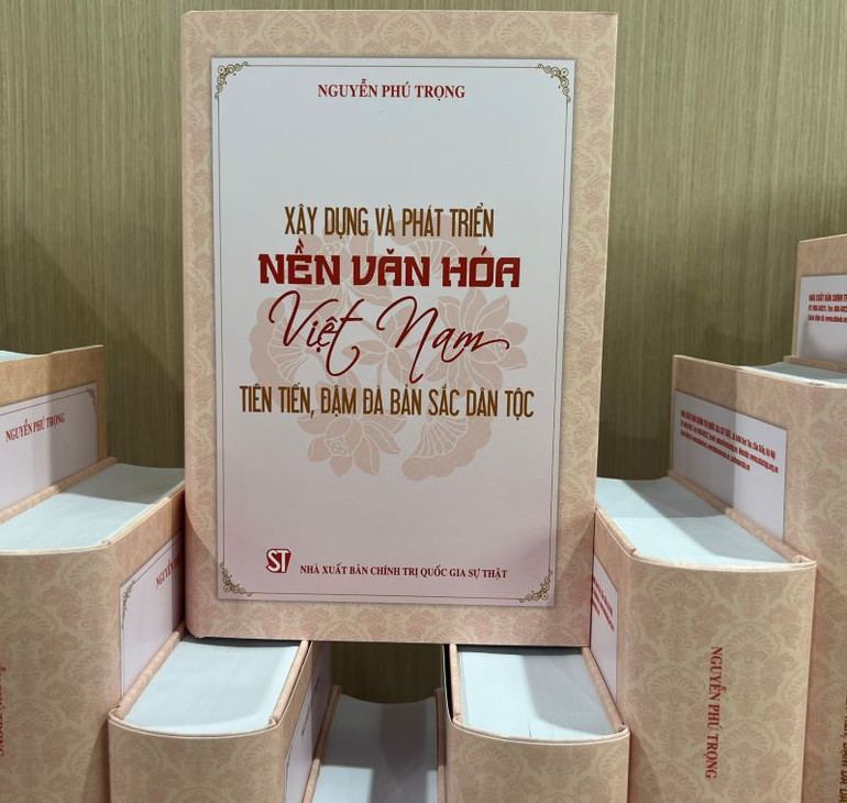 Cuốn sách “Xây dựng và phát triển nền văn hóa Việt Nam tiên tiến, đậm đà bản sắc dân tộc”. Cuốn sách “Xây dựng và phát triển nền văn hóa Việt Nam tiên tiến, đậm đà bản sắc dân tộc”.