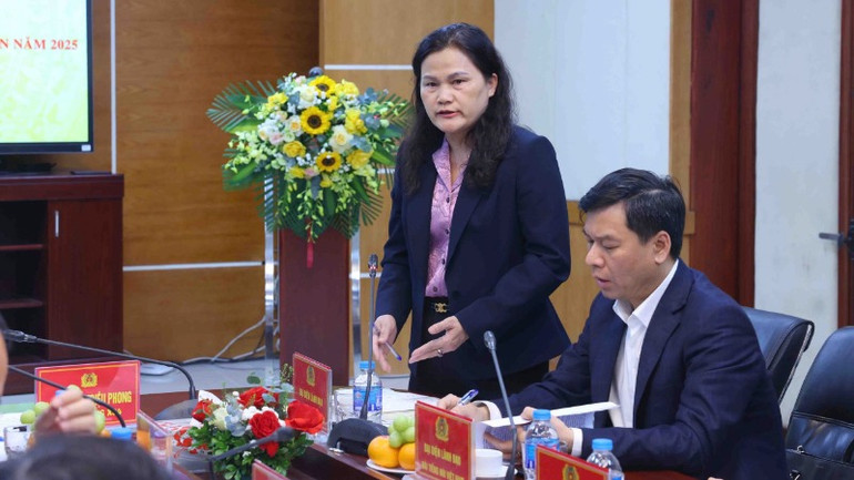 Đại diện lãnh đạo các cơ quan báo chí phát biểu ý kiến.