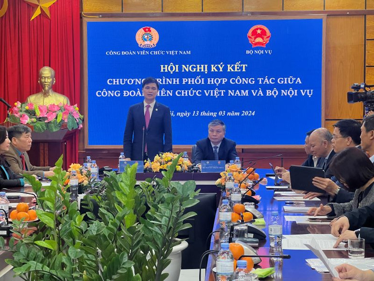 Chủ tịch Công đoàn Viên chức Việt Nam Ngọ Duy Hiểu phát biểu tại hội nghị.